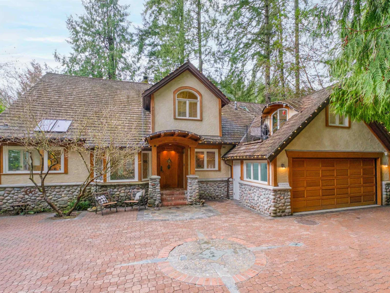 3179 Capilano Road, North Vancouver BC V7R 4H4