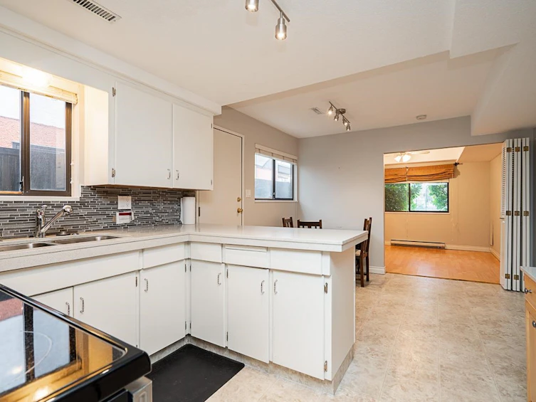 1249 E 31st Avenue, Vancouver, BC, V5V 5B3 - 27