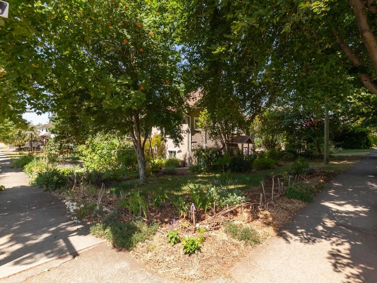 2487 Turner Street, Vancouver, BC, V5K 2E7 - 32