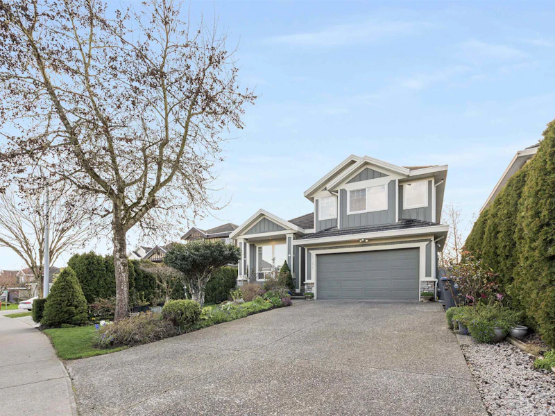 9061 141a Street, Surrey BC V3V 8E1