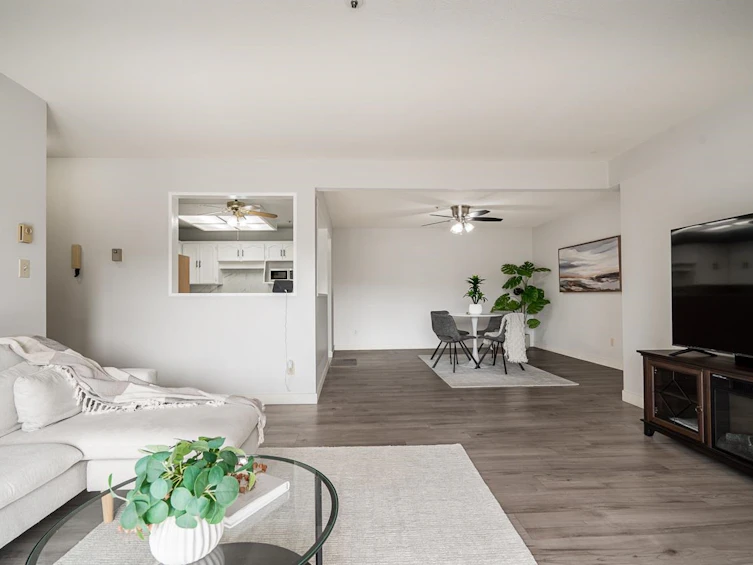 203-5377 201a Street, Langley, BC, V3A 1S7 - 5