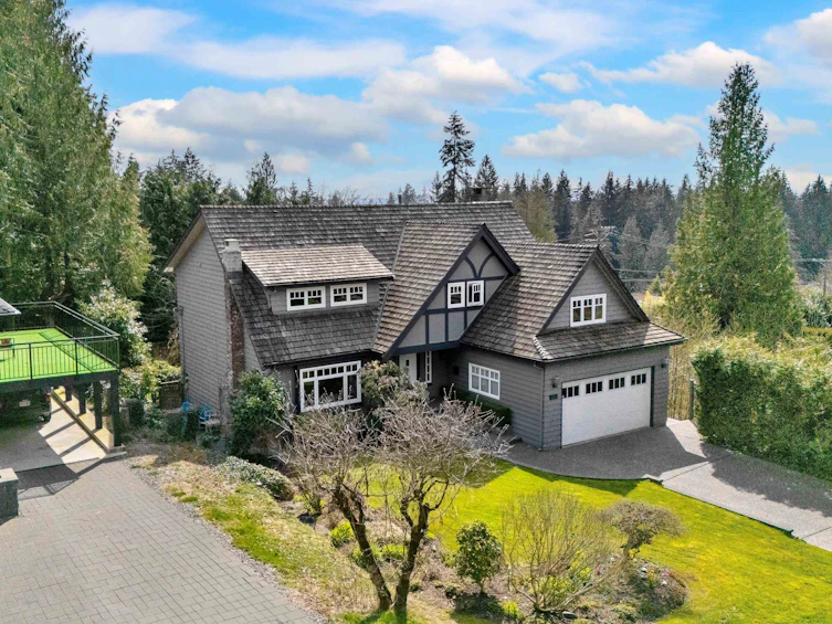 885 Canyon Boulevard, North Vancouver, BC, V7R 2J7 - 2
