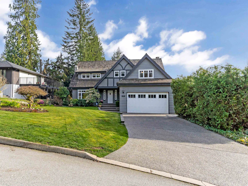 885 Canyon Boulevard, North Vancouver BC V7R 2J7