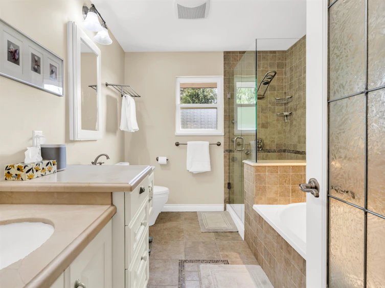 885 Canyon Boulevard, North Vancouver, BC, V7R 2J7 - 20