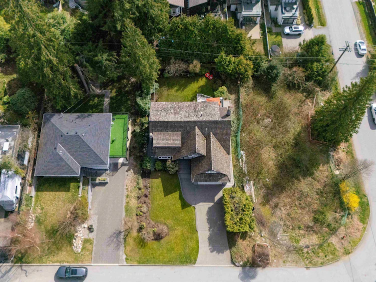 885 Canyon Boulevard, North Vancouver, BC, V7R 2J7 - 4