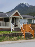 1001 Edgewater Crescent