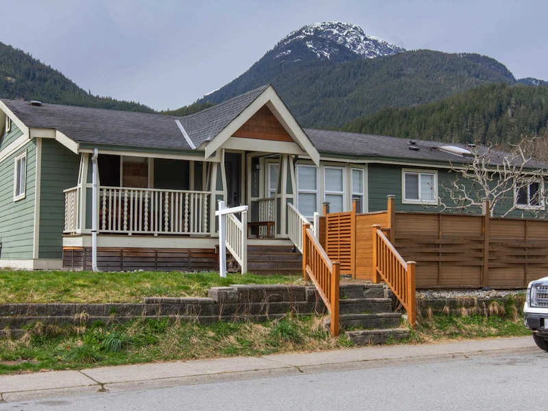 1001 Edgewater Crescent, Squamish BC V8B 0E7