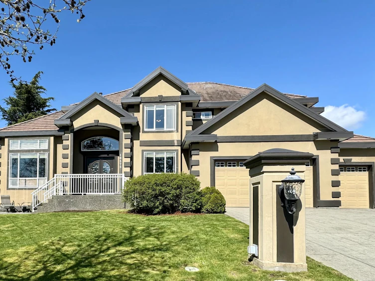 18575 55 Avenue, Surrey, BC, V3S 9E5