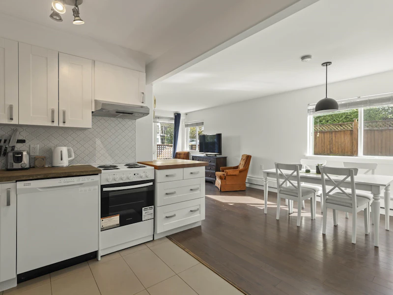 4 - 2223 Prince Edward Street, Vancouver BC V5T 4K6