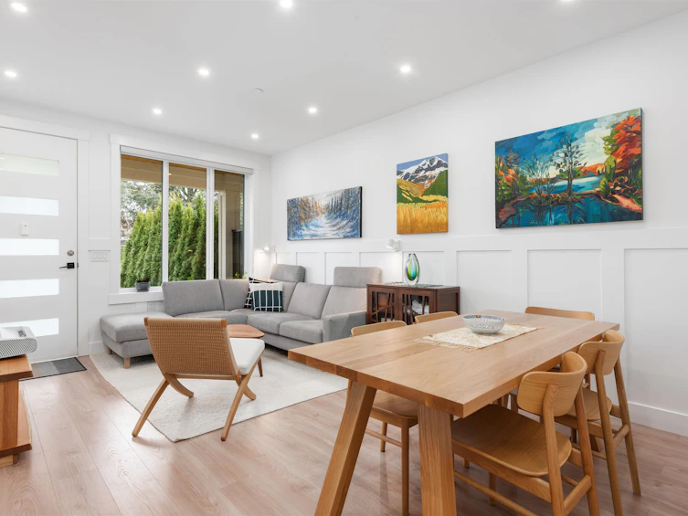 3346 E 8th Avenue, Vancouver, BC, V5M 1X9 - 3