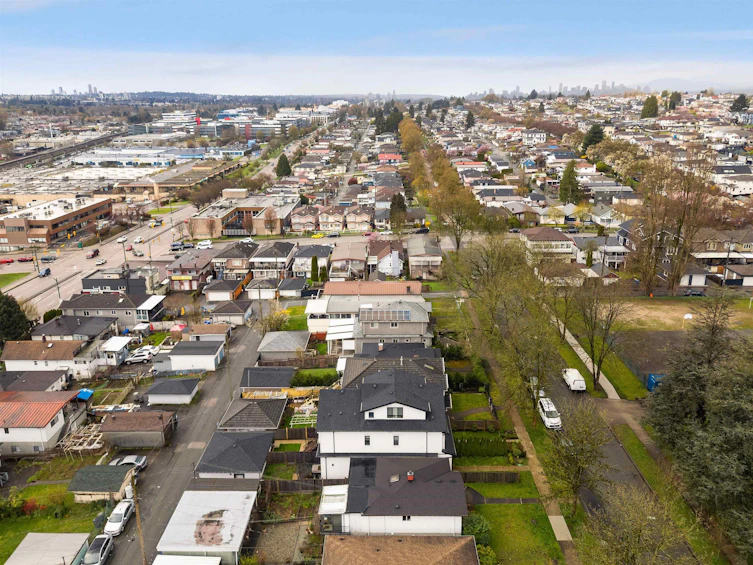 3346 E 8th Avenue, Vancouver, BC, V5M 1X9 - 36