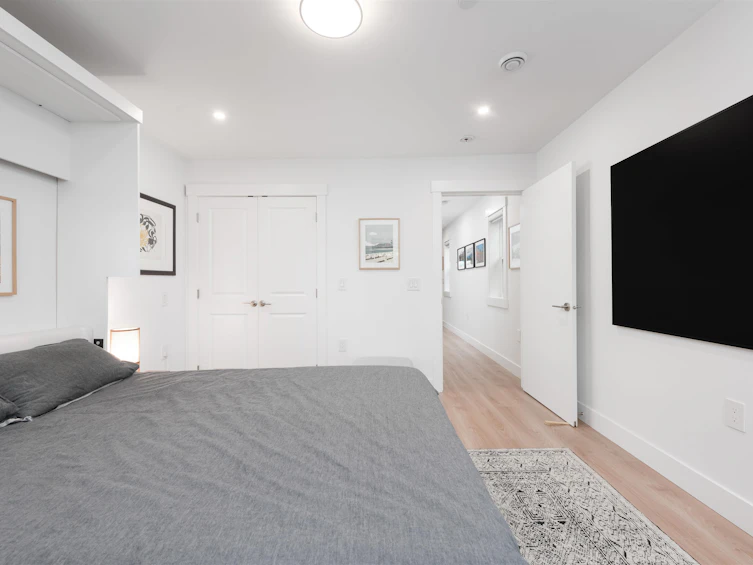 3346 E 8th Avenue, Vancouver, BC, V5M 1X9 - 24
