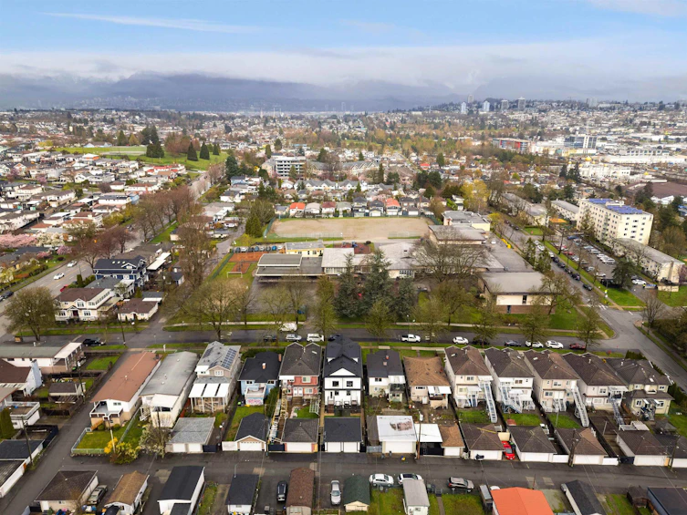 3346 E 8th Avenue, Vancouver, BC, V5M 1X9 - 38