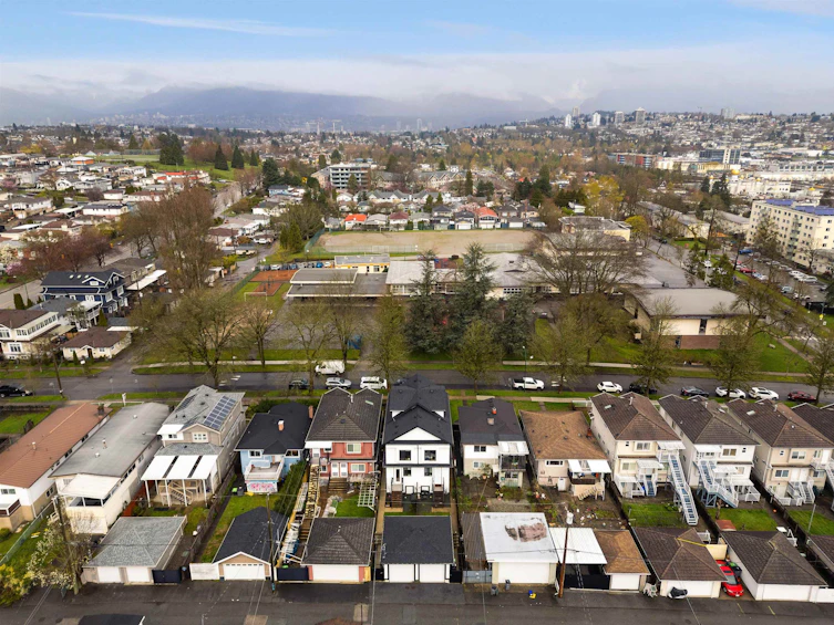3346 E 8th Avenue, Vancouver, BC, V5M 1X9 - 10