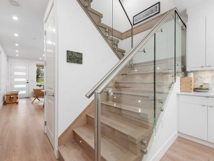 3346 E 8th Avenue, Vancouver, BC, V5M 1X9 - 11