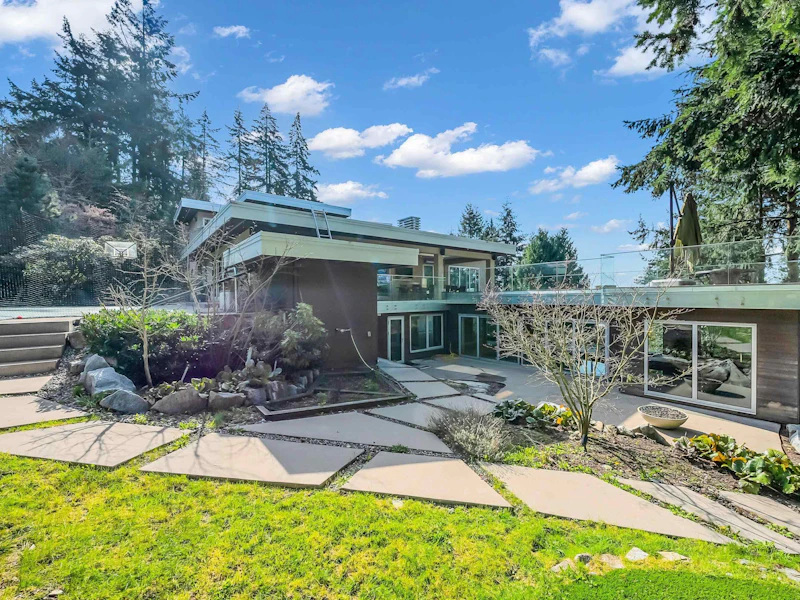 3865 Southridge Avenue, West Vancouver BC V7V 3H9