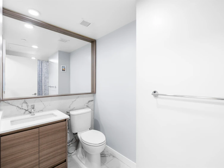 2010-10626 City Parkway, Surrey, BC, V3T 0S3 - 16