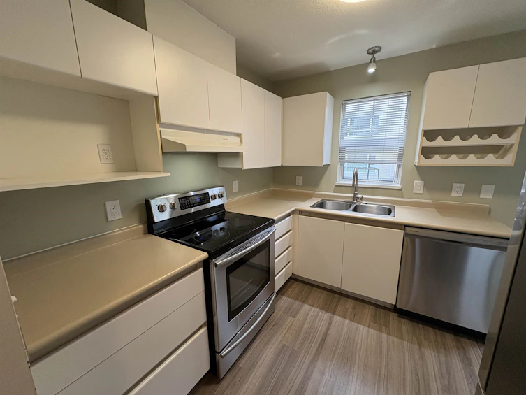 203-2990 Princess Crescent, Coquitlam, BC, V3B 7R3 - 2