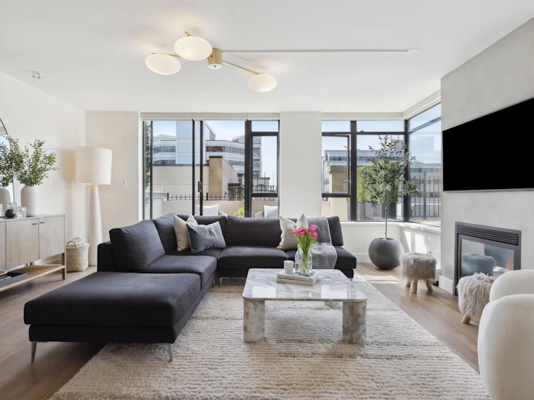 TH3-155 W 1st Street, North Vancouver, BC, V7M 3N8