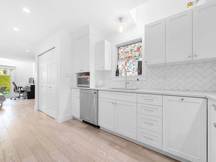 3558 W 8th Avenue, Vancouver, BC, V6R 1Y7 - 12