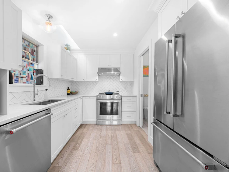 3558 W 8th Avenue, Vancouver, BC, V6R 1Y7 - 9