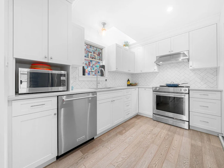 3558 W 8th Avenue, Vancouver, BC, V6R 1Y7 - 11