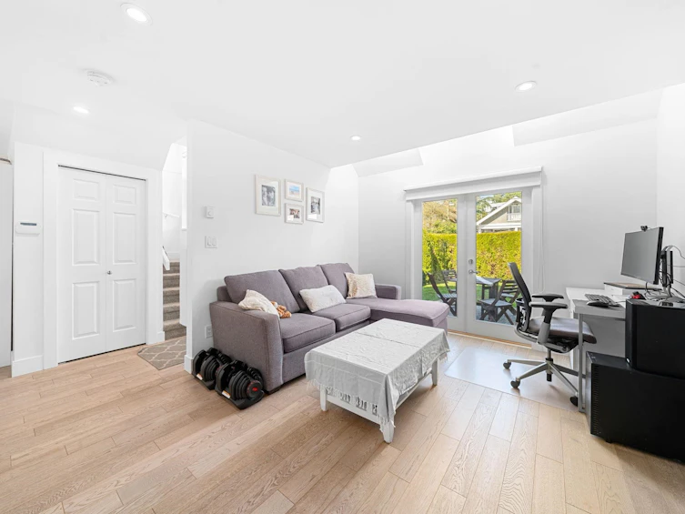 3558 W 8th Avenue, Vancouver, BC, V6R 1Y7 - 4