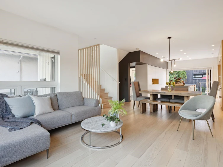57 W 41st Avenue, Vancouver, BC, V5Y 2R8 - 2