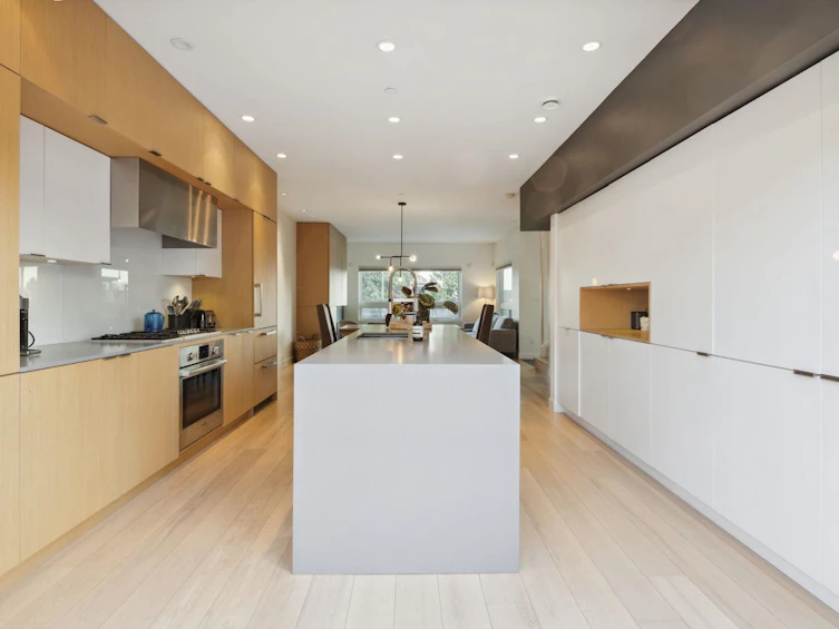 57 W 41st Avenue, Vancouver, BC, V5Y 2R8 - 12