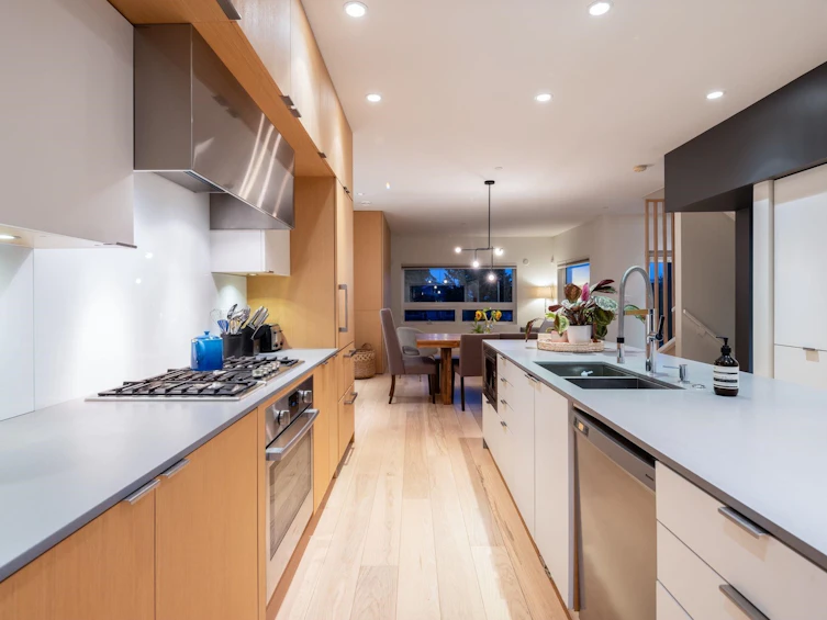 57 W 41st Avenue, Vancouver, BC, V5Y 2R8 - 9