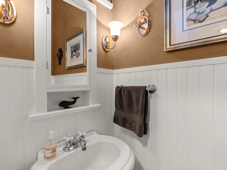 1363 E 13th Avenue, Vancouver, BC, V5N 2B5 - 18