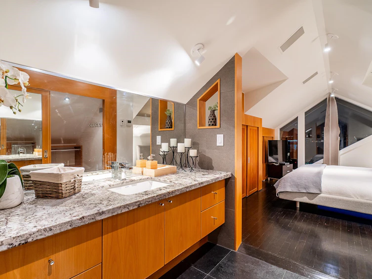 3262 W 1st Avenue, Vancouver, BC, V6K 1H5 - 27