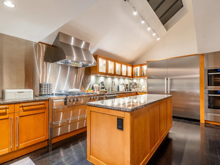 3262 W 1st Avenue, Vancouver, BC, V6K 1H5 - 6