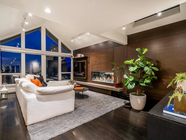 3262 W 1st Avenue, Vancouver, BC, V6K 1H5 - 3