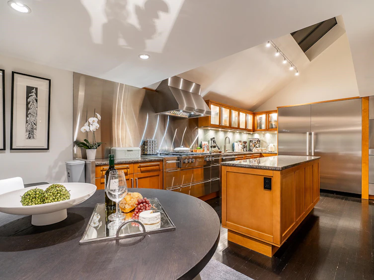 3262 W 1st Avenue, Vancouver, BC, V6K 1H5 - 5