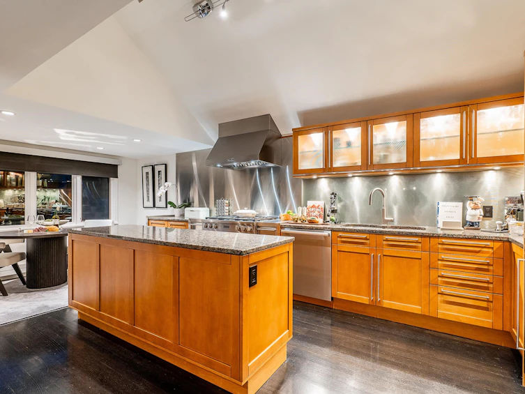3262 W 1st Avenue, Vancouver, BC, V6K 1H5 - 4