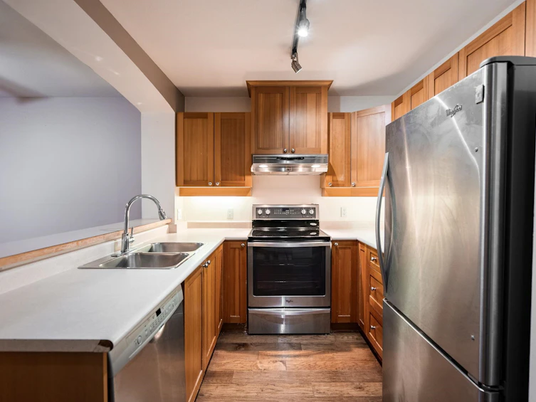 203-1420 Parkway Boulevard, Coquitlam, BC, V3E 3J6 - 9
