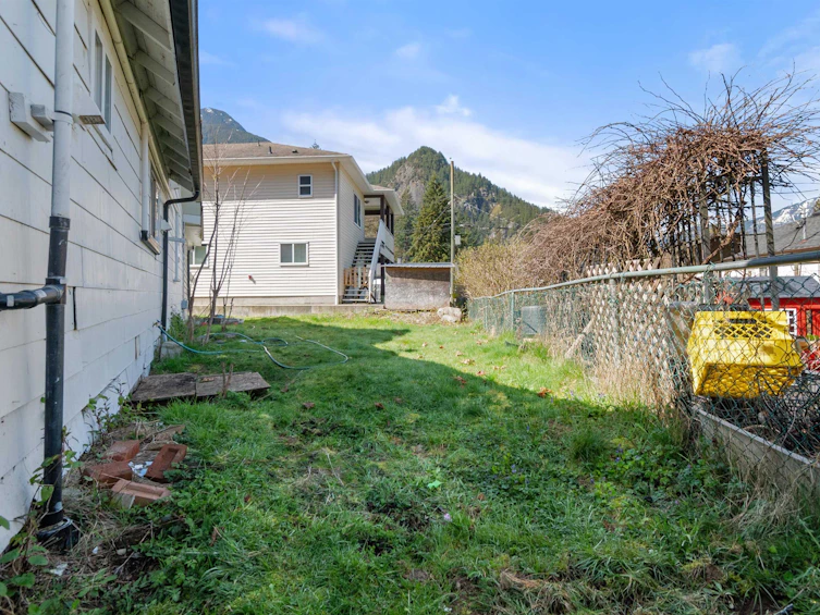 63865 Old Yale Road, Hope, BC, V0X 1L2 - 9