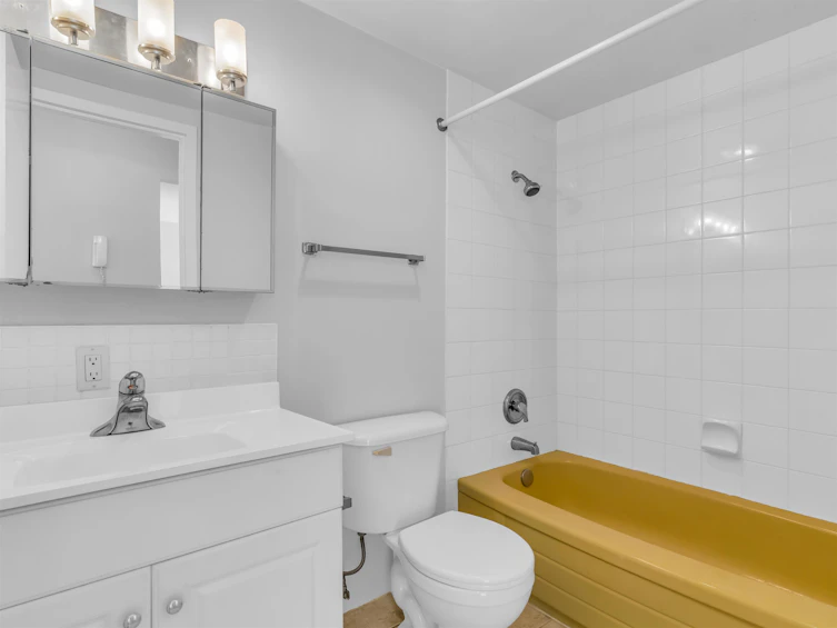 307-270 W 3rd Street, North Vancouver, BC, V7M 1G1 - 16