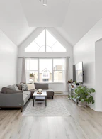 405 7051 Blundell Road