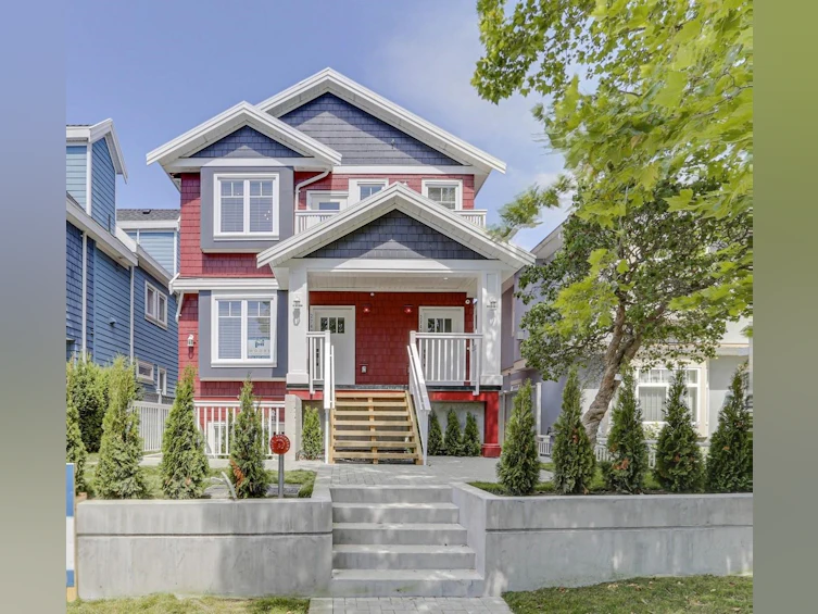 2745 Duke Street, Vancouver, BC, V5R 4S8 - 2