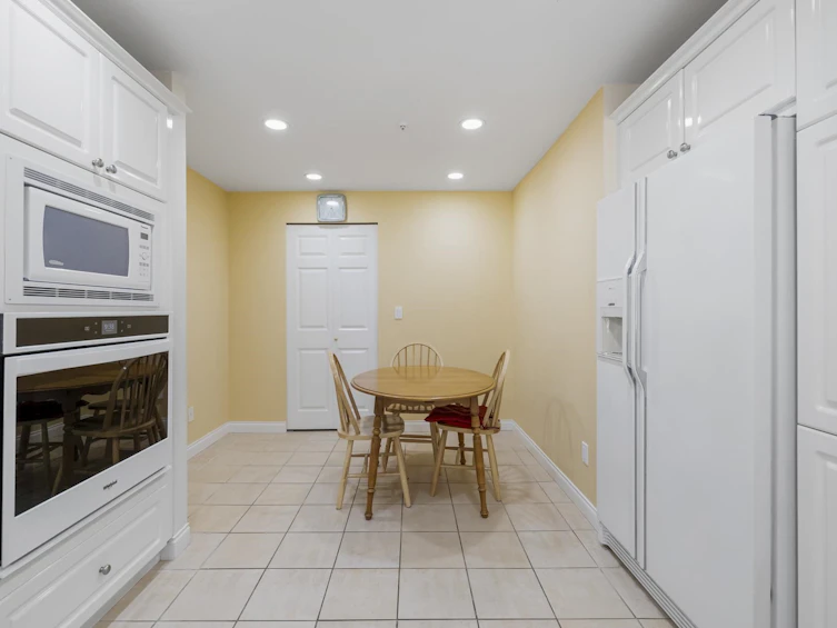 201-5700 Larch Street, Vancouver, BC, V6M 4E2 - 12