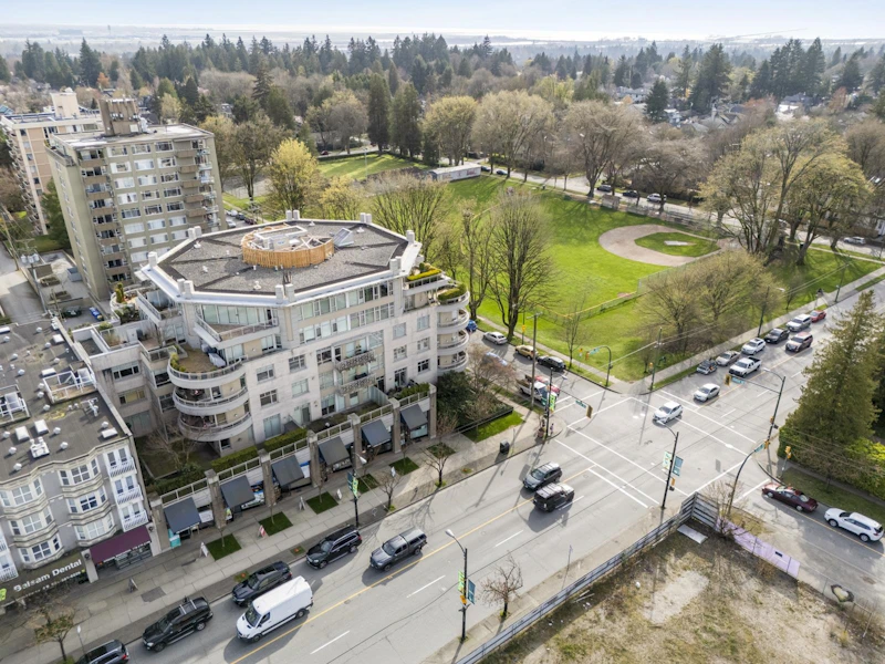 201 - 5700 Larch Street, Vancouver BC V6M 4E2