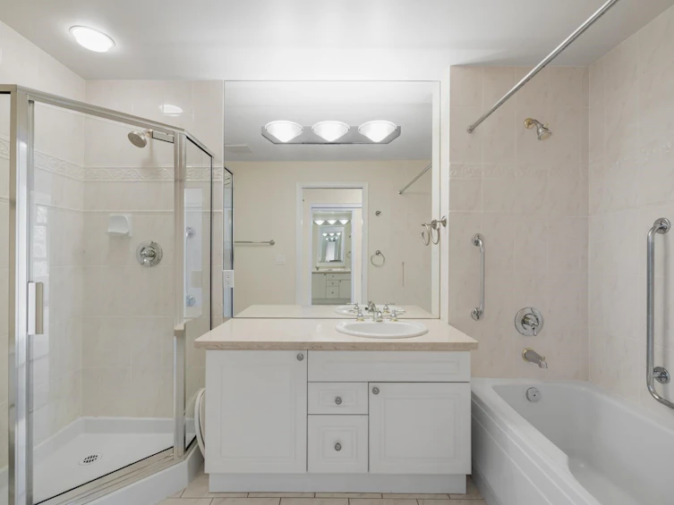201-5700 Larch Street, Vancouver, BC, V6M 4E2 - 31