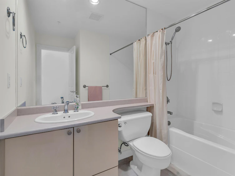 1304-160 E 13th Street, North Vancouver, BC, V7L 2L5 - 13
