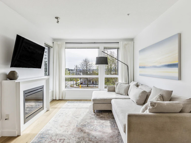 208-717 Chesterfield Avenue, North Vancouver, BC, V7M 3L8 - 3