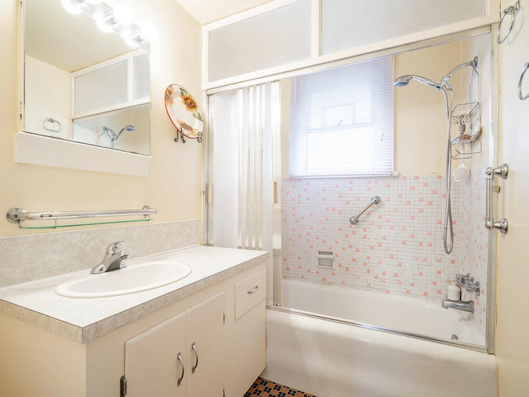 3025 W 11th Avenue, Vancouver, BC, V6K 2M5 - 13