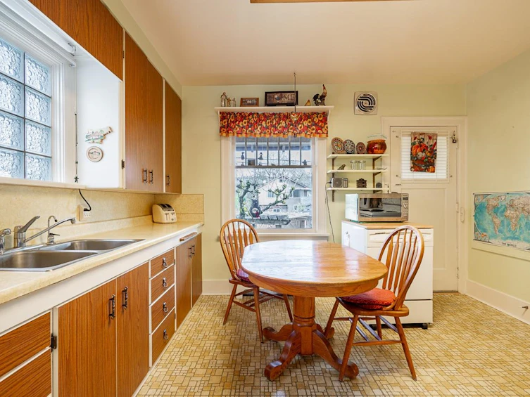 3025 W 11th Avenue, Vancouver, BC, V6K 2M5 - 11