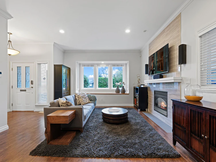 320 E 5th Street, North Vancouver, BC, V7L 1L9 - 2