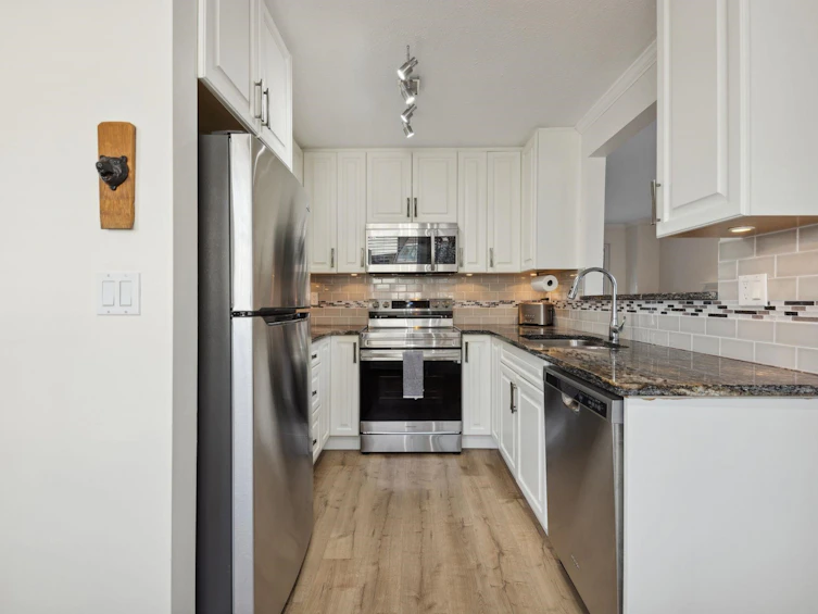 8556 Woodgrove Place, Burnaby, BC, V5A 4B1 - 22